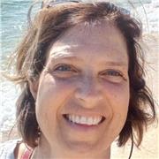 Sono equivalente ad una madrelingua avendo frequentato tutti i livelli scolastici in francese dalla scuola materna al liceo e fino al baccalauréat, il diploma francese. Mi metto a vostra disposizione per capire insieme cosa serve e come imparare insieme l